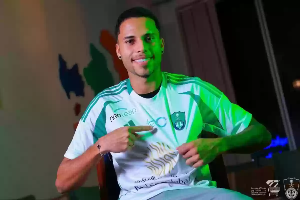  لاعب الأهلي السعودي 