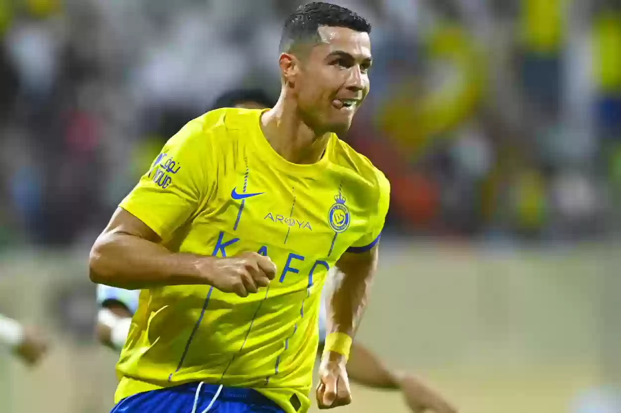 النصر يحتفل بلاعبيه رونالدو وعزيز