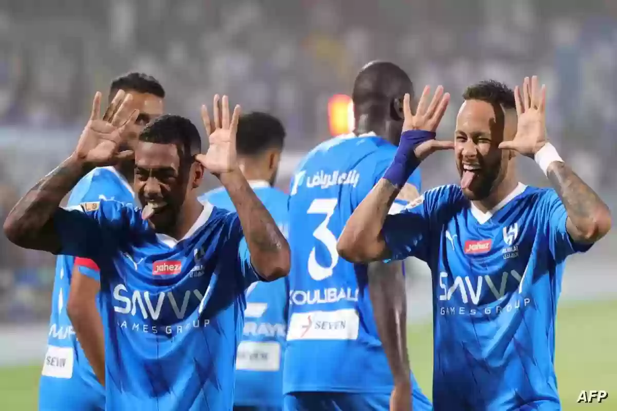 العصيمي يخرج عن صمته ويسخر من جماهير الهلال السعودي بسبب المؤامرة