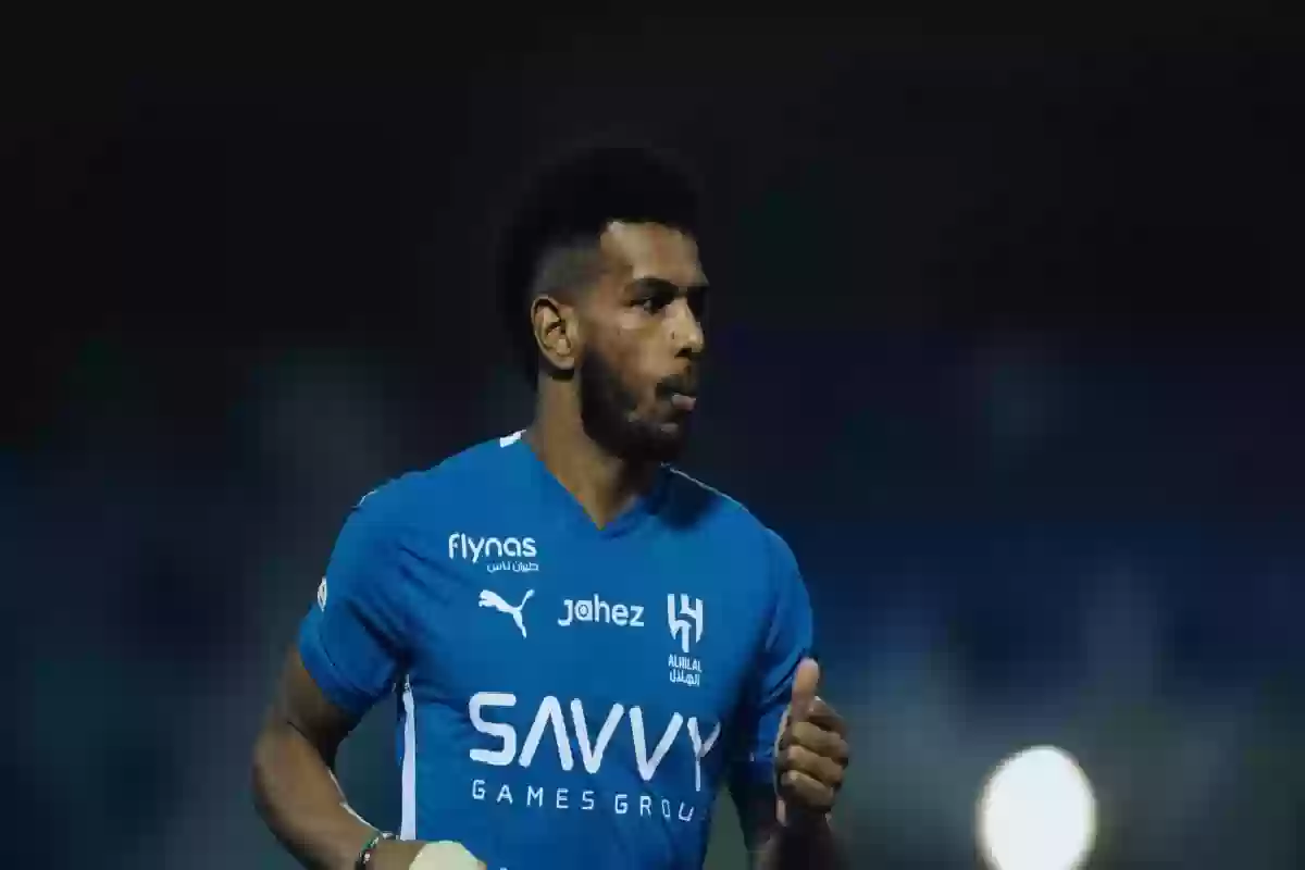 ماذا حدث؟ .. البليهي يترك نجوم الهلال ويذهب إلى الدكة بعد الهدف أمام السد. 